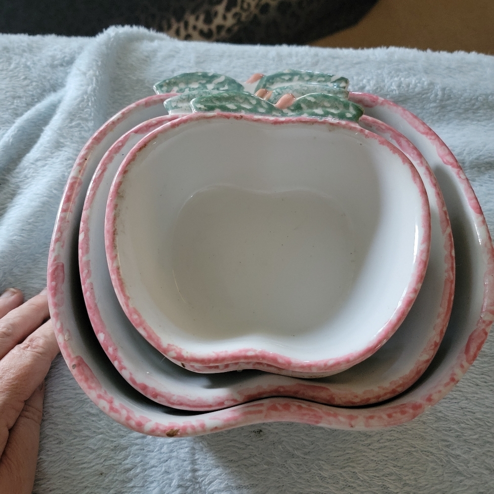 Set of 3 Vintage Baking Dish RED APPLE Stoneware Nesting Bowls ABC DISTRIBUTING